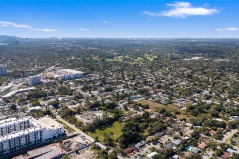 Commercial property in Miami, Florida № 2010980 - photo 12