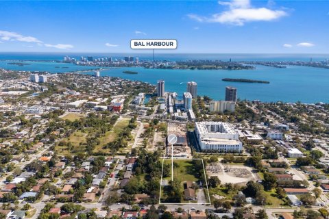 Propiedad comercial en venta en Miami, Florida № 2010980 - foto 30