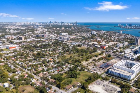 Commercial property in Miami, Florida № 2010980 - photo 8