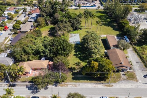 Commercial property in Miami, Florida № 2010980 - photo 22