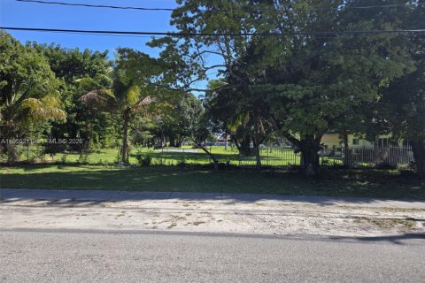 Купить коммерческую недвижимость в Майами, Флорида № 2010980 - фото 2