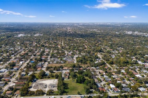 Commercial property in Miami, Florida № 2010980 - photo 13