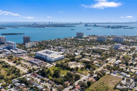 Commercial property in Miami, Florida № 2010980 - photo 10