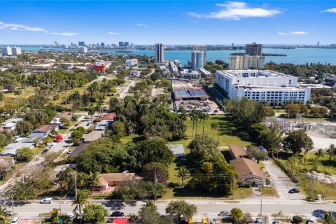 Commercial property in Miami, Florida № 2010980 - photo 23