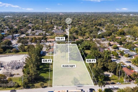 Commercial property in Miami, Florida № 2010980 - photo 3