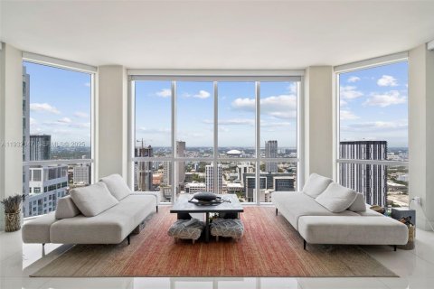 Снять в аренду кондоминиум в Майами, Флорида 3 спальни, 166.76м2, № 1990576 - фото 1