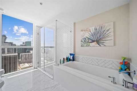 Снять в аренду кондоминиум в Майами, Флорида 3 спальни, 166.76м2, № 1990576 - фото 23