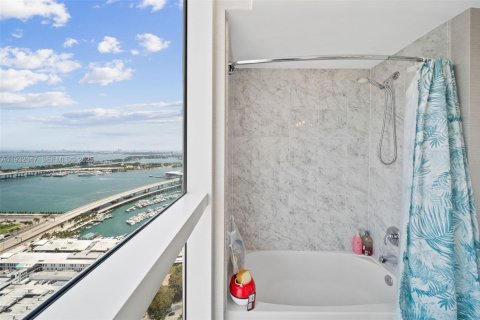 Снять в аренду кондоминиум в Майами, Флорида 3 спальни, 166.76м2, № 1990576 - фото 19