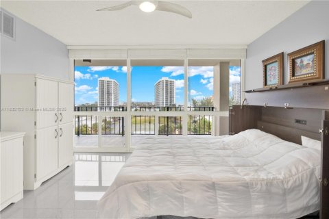 Condominio en venta en Pompano Beach, Florida, 2 dormitorios, 111.48 m2 № 1809230 - foto 19
