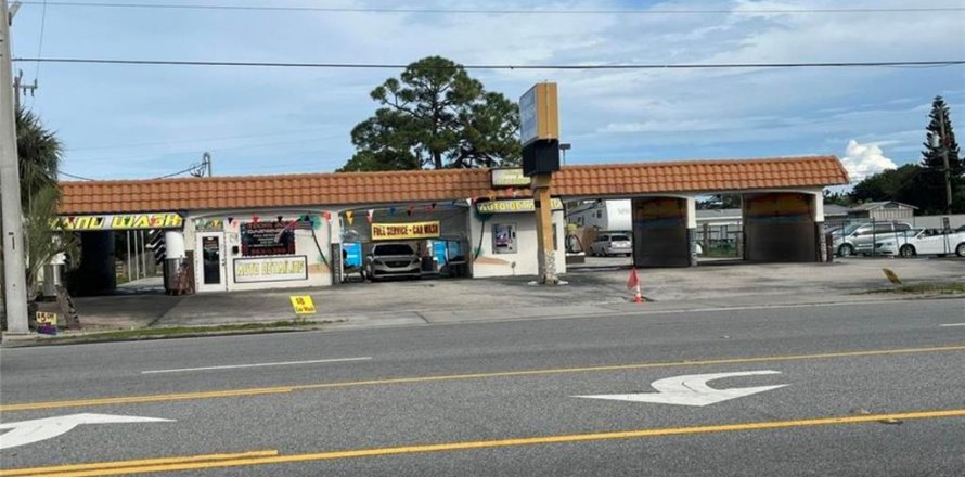 Commercial property in Merrit Island, Florida № 1550037