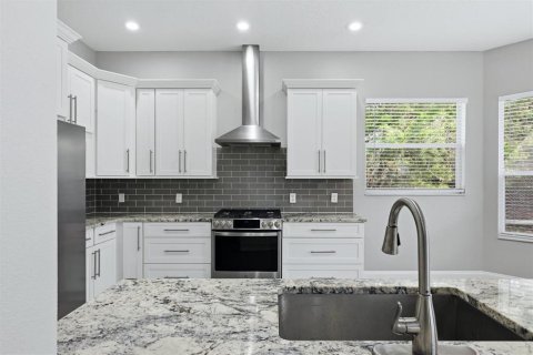 House in Bradenton, Florida 4 bedrooms, 238.94 sq.m. № 2308509 - photo 18