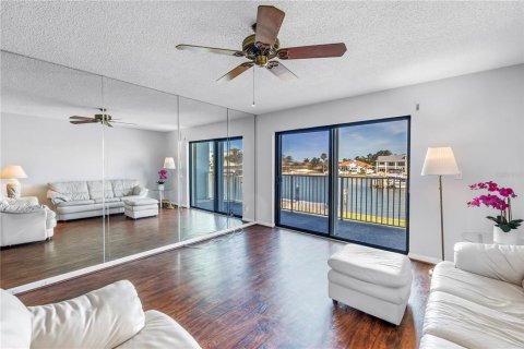 Condominio en venta en Tierra Verde, Florida, 2 dormitorios, 105.91 m2 № 1831557 - foto 15