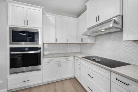 Casa en venta en Fruitland Park, Florida, 4 dormitorios, 196.49 m2 № 2156747 - foto 8
