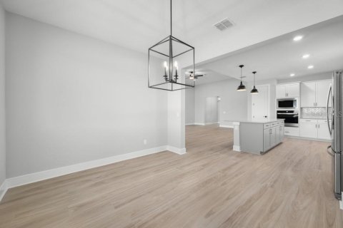 Casa en venta en Fruitland Park, Florida, 4 dormitorios, 196.49 m2 № 2156747 - foto 13