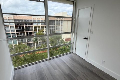 Condominio en alquiler en Hallandale Beach, Florida, 2 dormitorios, 94.76 m2 № 1954401 - foto 7