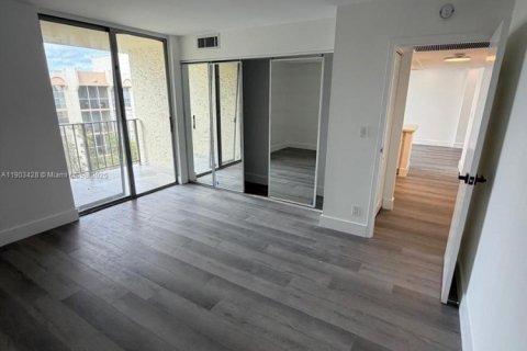 Condominio en alquiler en Hallandale Beach, Florida, 2 dormitorios, 94.76 m2 № 1954401 - foto 15