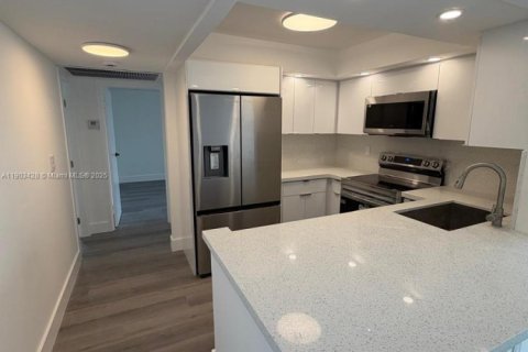Condominio en alquiler en Hallandale Beach, Florida, 2 dormitorios, 94.76 m2 № 1954401 - foto 1
