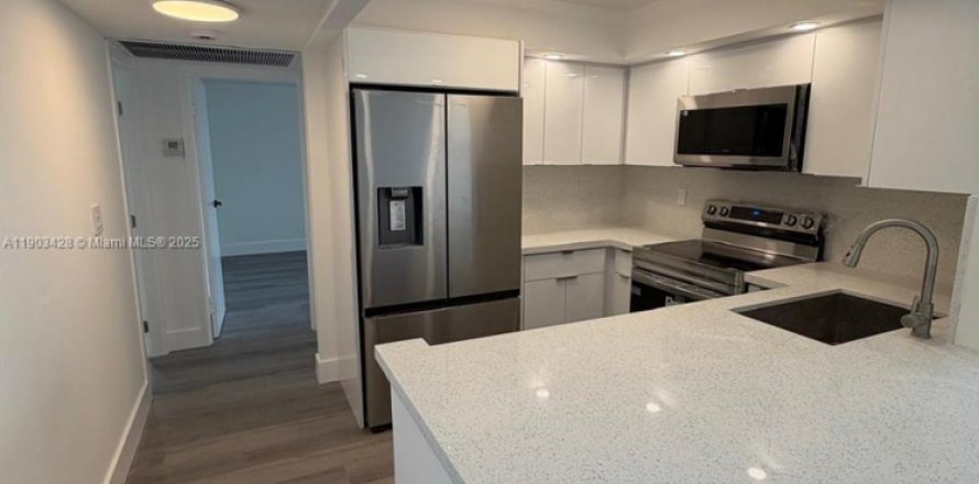 Condominio en Hallandale Beach, Florida, 2 dormitorios  № 1954401