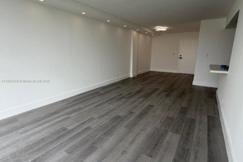 Condominio en alquiler en Hallandale Beach, Florida, 2 dormitorios, 94.76 m2 № 1954401 - foto 5