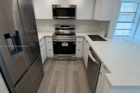 Condominio en alquiler en Hallandale Beach, Florida, 2 dormitorios, 94.76 m2 № 1954401 - foto 3