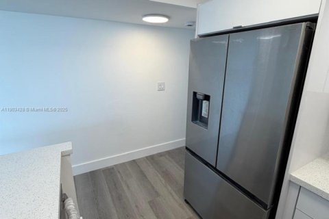 Condominio en alquiler en Hallandale Beach, Florida, 2 dormitorios, 94.76 m2 № 1954401 - foto 24