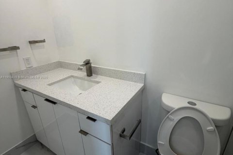 Condominio en alquiler en Hallandale Beach, Florida, 2 dormitorios, 94.76 m2 № 1954401 - foto 23