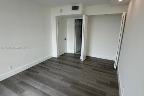 Condominio en alquiler en Hallandale Beach, Florida, 2 dormitorios, 94.76 m2 № 1954401 - foto 18