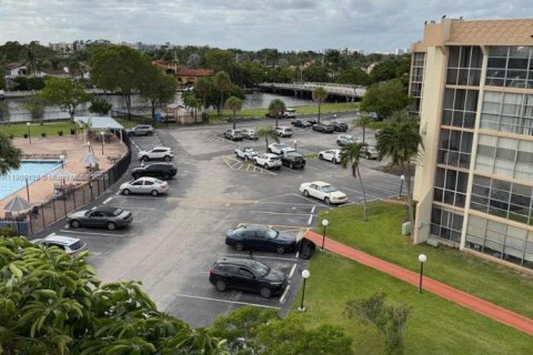 Condominio en alquiler en Hallandale Beach, Florida, 2 dormitorios, 94.76 m2 № 1954401 - foto 14