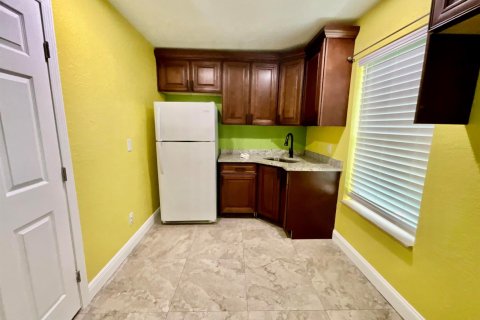 Immobilier commercial à louer à Port St. Lucie, Floride: 1 chambre, 69.68 m2 № 2281815 - photo 9