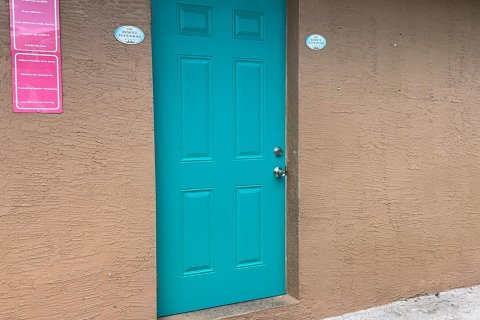 Immobilier commercial à louer à Port St. Lucie, Floride: 1 chambre, 69.68 m2 № 2281815 - photo 2