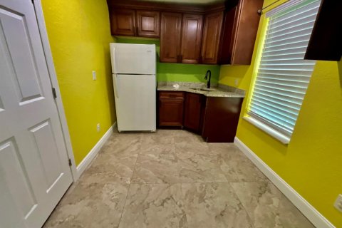 Immobilier commercial à louer à Port St. Lucie, Floride: 1 chambre, 69.68 m2 № 2281815 - photo 13