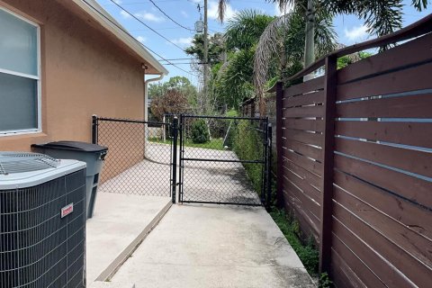 Immobilier commercial à Port St. Lucie, Floride 1 chambre, 69.68 m2 № 2281815