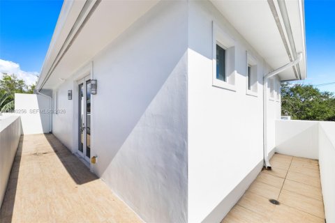 Adosado en venta en Fort Lauderdale, Florida, 3 dormitorios, 250.37 m2 № 1999714 - foto 21