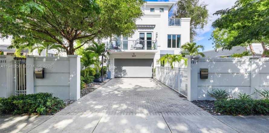 Adosado en Fort Lauderdale, Florida 3 dormitorios, 250.37 m2 № 1999714