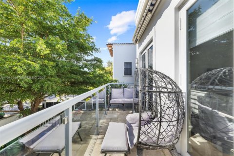 Adosado en venta en Fort Lauderdale, Florida, 3 dormitorios, 250.37 m2 № 1999714 - foto 12