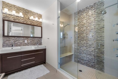 Adosado en venta en Fort Lauderdale, Florida, 3 dormitorios, 250.37 m2 № 1999714 - foto 15