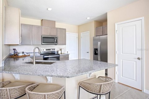 Townhouse in Lake Wales, Florida 3 bedrooms, 144.65 sq.m. № 2375586 - photo 3