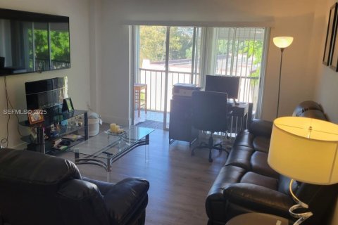 Снять в аренду кондоминиум в Лодерхилл, Флорида 2 спальни, 90.3м2, № 1990363 - фото 13