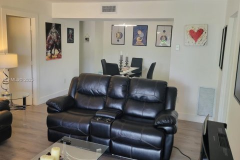 Снять в аренду кондоминиум в Лодерхилл, Флорида 2 спальни, 90.3м2, № 1990363 - фото 11