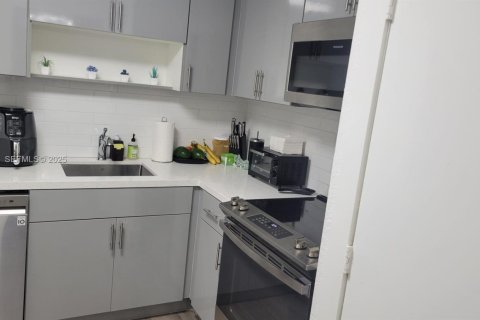 Снять в аренду кондоминиум в Лодерхилл, Флорида 2 спальни, 90.3м2, № 1990363 - фото 2