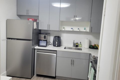 Снять в аренду кондоминиум в Лодерхилл, Флорида 2 спальни, 90.3м2, № 1990363 - фото 3