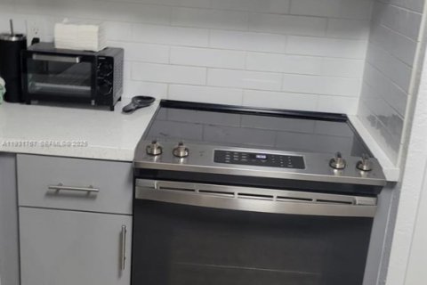 Снять в аренду кондоминиум в Лодерхилл, Флорида 2 спальни, 90.3м2, № 1990363 - фото 5