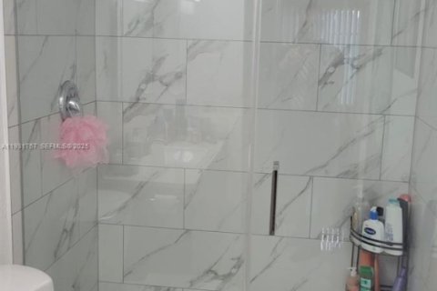 Снять в аренду кондоминиум в Лодерхилл, Флорида 2 спальни, 90.3м2, № 1990363 - фото 18