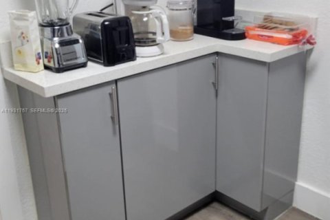 Снять в аренду кондоминиум в Лодерхилл, Флорида 2 спальни, 90.3м2, № 1990363 - фото 7