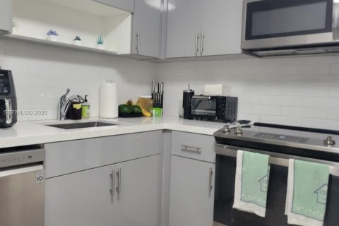 Снять в аренду кондоминиум в Лодерхилл, Флорида 2 спальни, 90.3м2, № 1990363 - фото 4