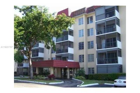 Кондоминиум с 2 спальнями в Лодерхилл, Флорида № 1990363