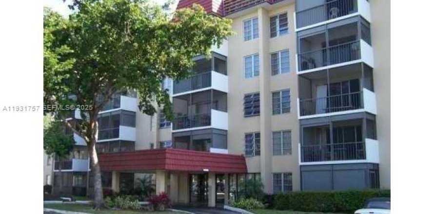 Кондоминиум с 2 спальнями в Лодерхилл, Флорида № 1990363