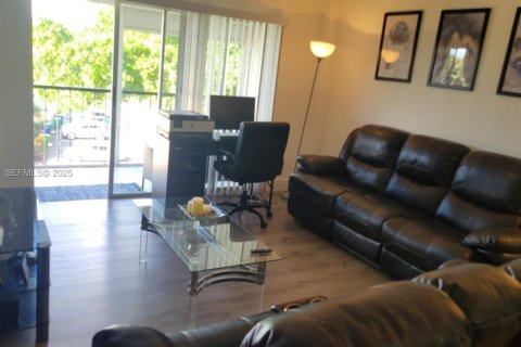 Снять в аренду кондоминиум в Лодерхилл, Флорида 2 спальни, 90.3м2, № 1990363 - фото 12