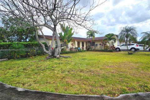 House in Kendall, Florida 4 bedrooms, 190.64 sq.m. № 1715216 - photo 19