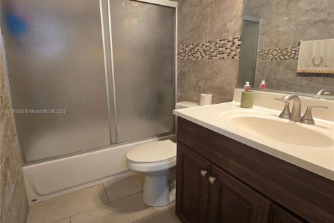 House in Kendall, Florida 4 bedrooms, 190.64 sq.m. № 1715216 - photo 11